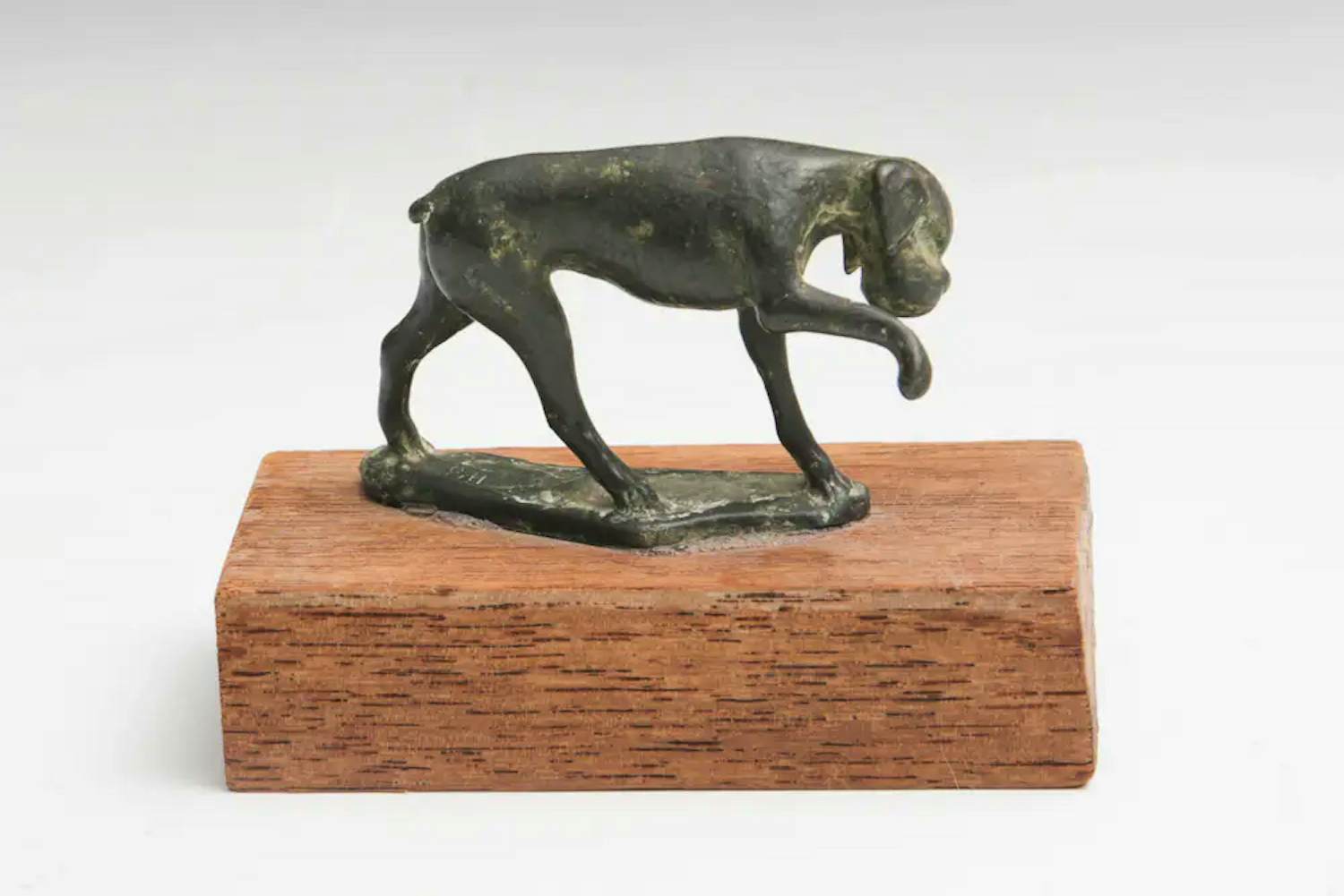 Buy Piet van Heerden - Bronzen beeld: Hondje? Bid from 350!