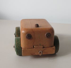 Curiosa - Vintage houten trein en wagon + auto van Brio uit Zweden kopen? Bied vanaf 1!