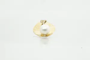 64 - Chique 18 Krt bicolor gouden hanger versierd met parel kopen? Bied vanaf 80!