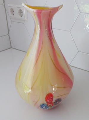 Niet of onleesbaar gesigneerd - Zeer zware dikwandige gele roze Millefiori vaas kopen? Bied vanaf 10!