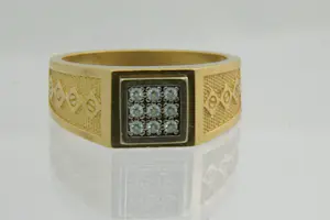 Acheter63 - Elegante en massief 18Kt geel gouden ring met 9 zirkoontjes? Enchérissez de 320!