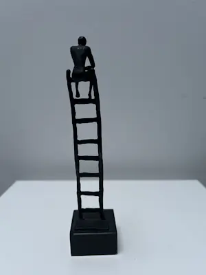 Corry Ammerlaan - Bronzen sculptuur | Even aan het nadenken kopen? Bied vanaf 20!