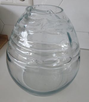 Niet of onleesbaar gesigneerd - Grote lichte blauwe Studio glazen design vaas kopen? Bied vanaf 1!