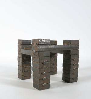 David van de Kop - Constructivistisch ijzeren beeld met vier pilaren kopen? Bied vanaf 300!