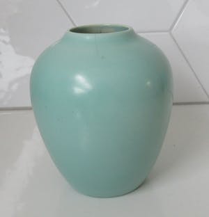 Plateelfabriek Schoonhoven N.V. - Celadon kleurig platelen vaasje kopen? Bied vanaf 10!