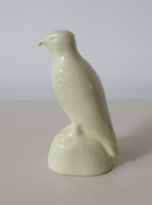 Niet of onleesbaar gesigneerd - Art deco platelen plastiek van een Havik kopen? Bied vanaf 1!