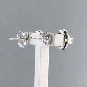 BWG witte oorknoppen bezet met single cut geslepen diamant totaal circa 0.15ct kaufen? Bieten Sie von 210!