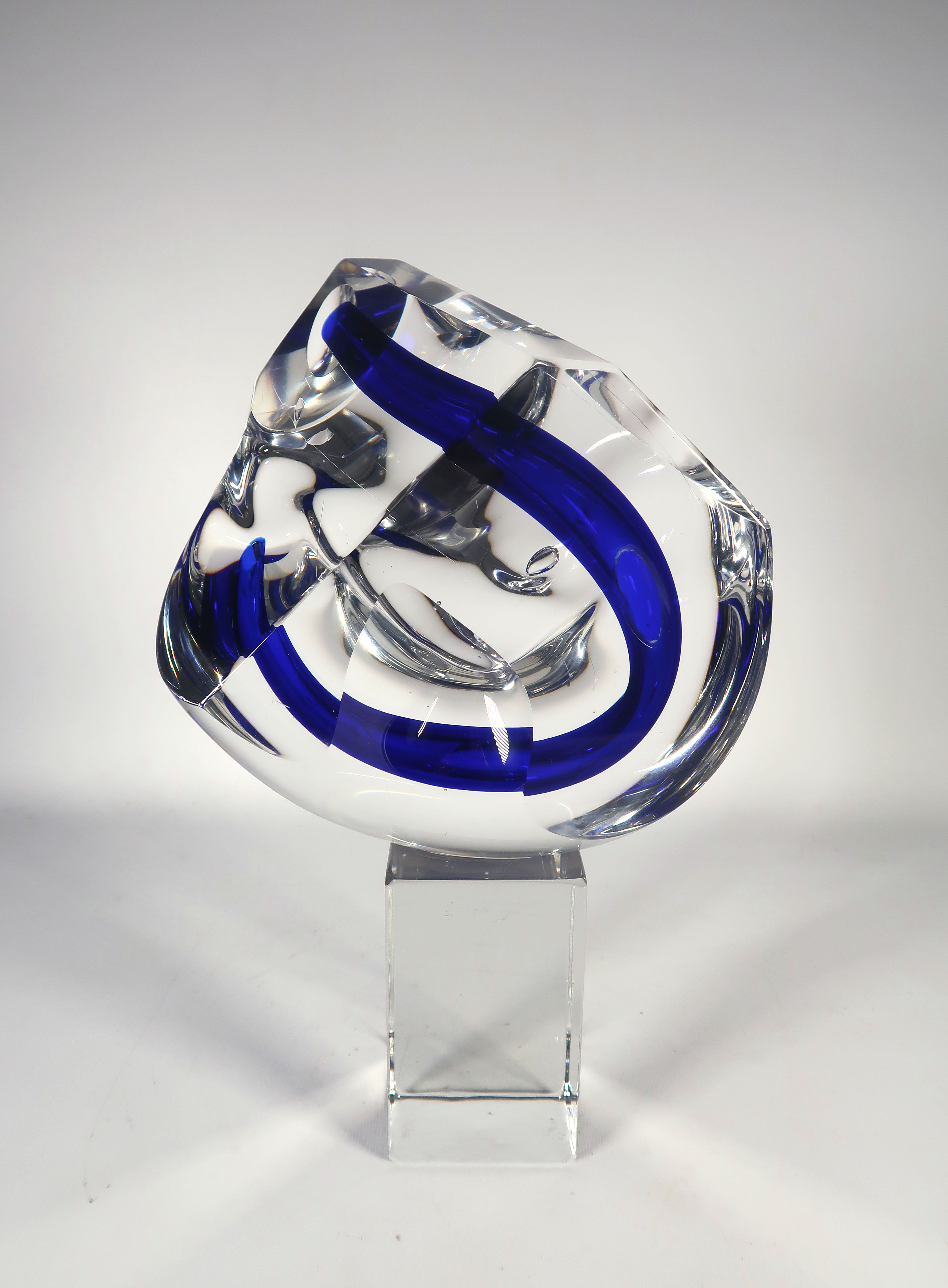 Niet of onleesbaar gesigneerd - Glas, Vrijgevormd object verkocht voor € 1!