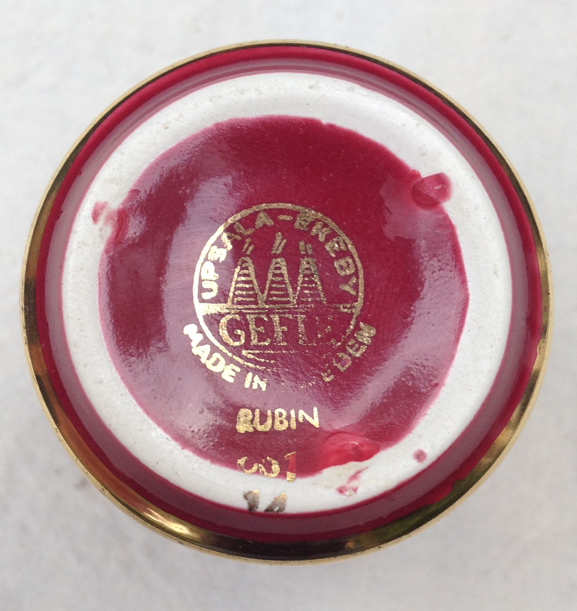 Upsala-Ekeby - Sigarettenbeker decor Rubin ontwerp Arthur Percy kopen? Bied vanaf 8!