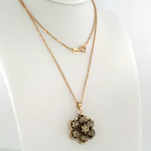 14k gouden collier en hanger met roos geslepen diamant totaal circa 0.15ct kopen? Bied vanaf 335!