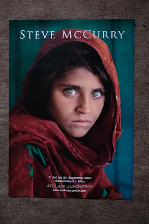 Steve McCurry - Afghan Girl, 1984 kopen? Bied vanaf 75!