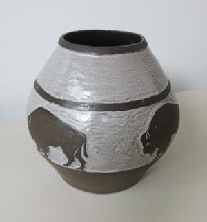 Dries Vermeulen - Grote zeer zeldzame vaas met sgraffito decor van Bizons kopen? Bied vanaf 1!