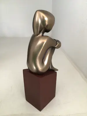 Janneke Ros - Beeld “ IN GEDACHTEN “. Gesigneerd kopen? Bied vanaf 1!