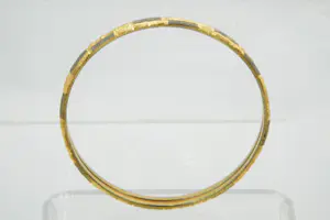 28 - Set van TWEE hoog-gehalte 22Krt bicolor gouden "rinkel" armbanden kopen? Bied vanaf 1080!