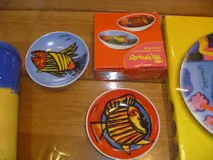 Corneille - kavel met grote schaal , onderzetters , koffiekopjes , blik kopen? Bied vanaf 50!
