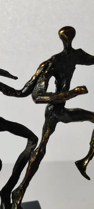 Niet of onleesbaar gesigneerd - Abstract bronzen sculptuur kopen? Bied vanaf 1!