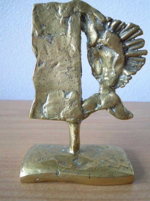 Alex Garcia - Zwaar bronzen beeld - " WATER IS LEVEN " uit 1982. kopen? Bied vanaf 35!