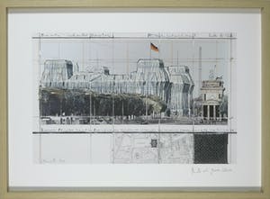 Christo - Handgesigneerd exemplaar Wrapped Reichstag Project for Berlin - Ingelijst kopen? Bied vanaf 1!