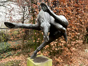 Jos Dirix - indrukwekkend bronzen beeld van een paard kopen? Bied vanaf 2000!