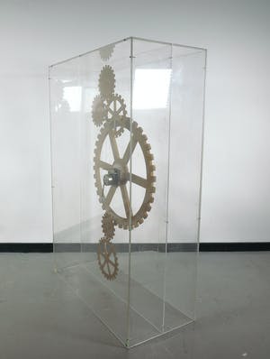 Curiosa - Assemblage van tandwielen in plexiglazen kast (groot) kopen? Bied vanaf 1!