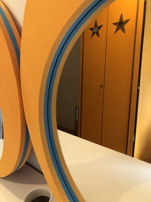 Niet of onleesbaar gesigneerd - 2 vintage Ikea spiegels, randen van foam kopen? Bied vanaf 1!