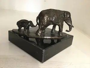 Astrid Veldhuyzen-Koppen - Sculptuur “ Olifant met jong “ kopen? Bied vanaf 1!