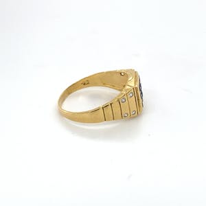 18kt gouden ring met saffier, maat 49/15,75, 2,75gr kopen? Bied vanaf 100!