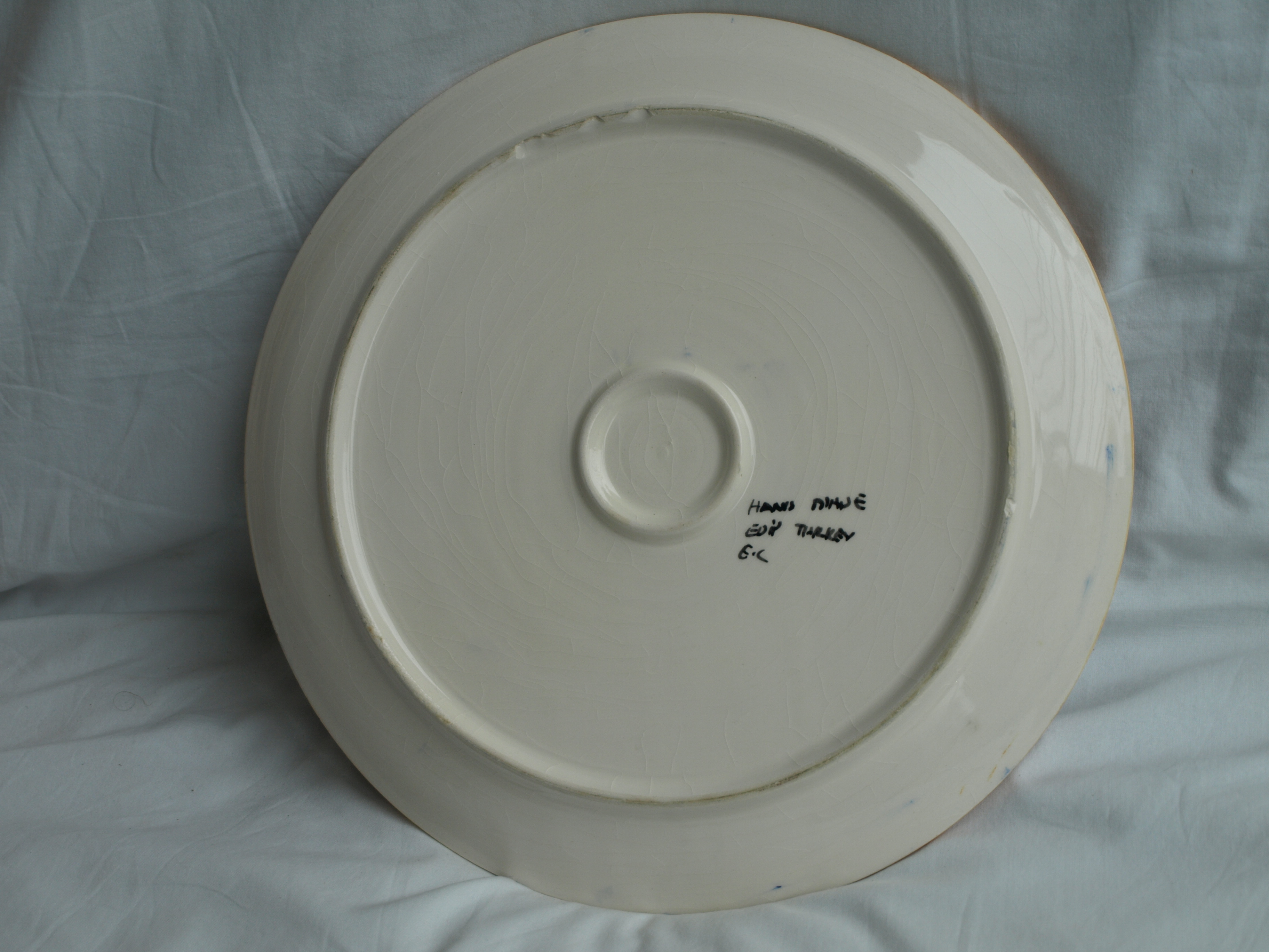 Niet of onleesbaar gesigneerd - Aardewerk, Bord , Fantasiedier met stekels – handgemaakt en gesigneerd  kopen? Bied vanaf 1!