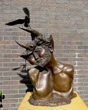 Aat Veldhoen - Faun en vogel, bronzen beeld op sokkel (groot, zwaar, unica) kopen? Bied vanaf 1350!