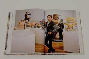 AcheterJeff Koons - Rijkelijk geillustreerd boek in hardcover box - 2007 (gesigneerd!)? Enchérissez de 1750!