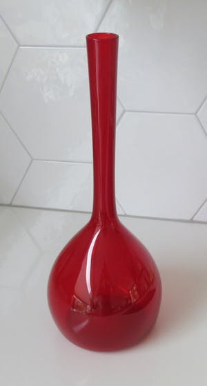 Glasfabriek Gullaskruf - Rode vintage "Bulbvase" - ontwerp Arthur Percy ca. 1960 kopen? Bied vanaf 28!