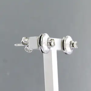 BWG witte oorknoppen bezet met single cut geslepen diamant totaal circa 0.15ct kaufen? Bieten Sie von 210!