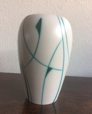 Plateelbakkerij Flora - VAAS “LIANE “ 1493 kopen? Bied vanaf 25!