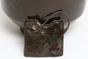 Harm Kamerlingh Onnes - Keramische pot onder deksel met metalen hengsel kopen? Bied vanaf 275!