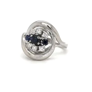 Hochwertiger Vintagering in 14 Karat Weißgold mit feinen Saphiren und Brillanten kopen? Bied vanaf 499!