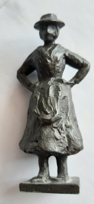 Ella van de Ven - Oud vrouwtje in ouderwetse klederdracht kopen? Bied vanaf 25!