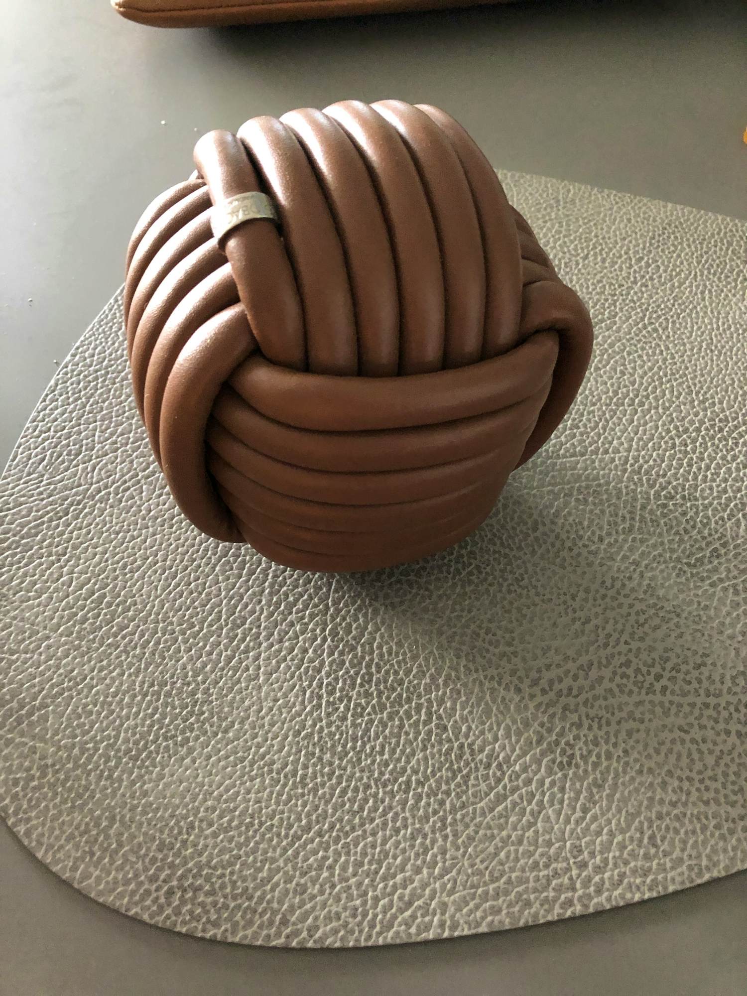 Giobagnara - Nodo Doorstop - leren deurstopper verkocht voor € 95!