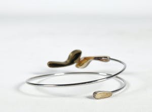Jantine Koeze - Spang-armband met bronzen en zilveren voetjes kopen? Bied vanaf 1!