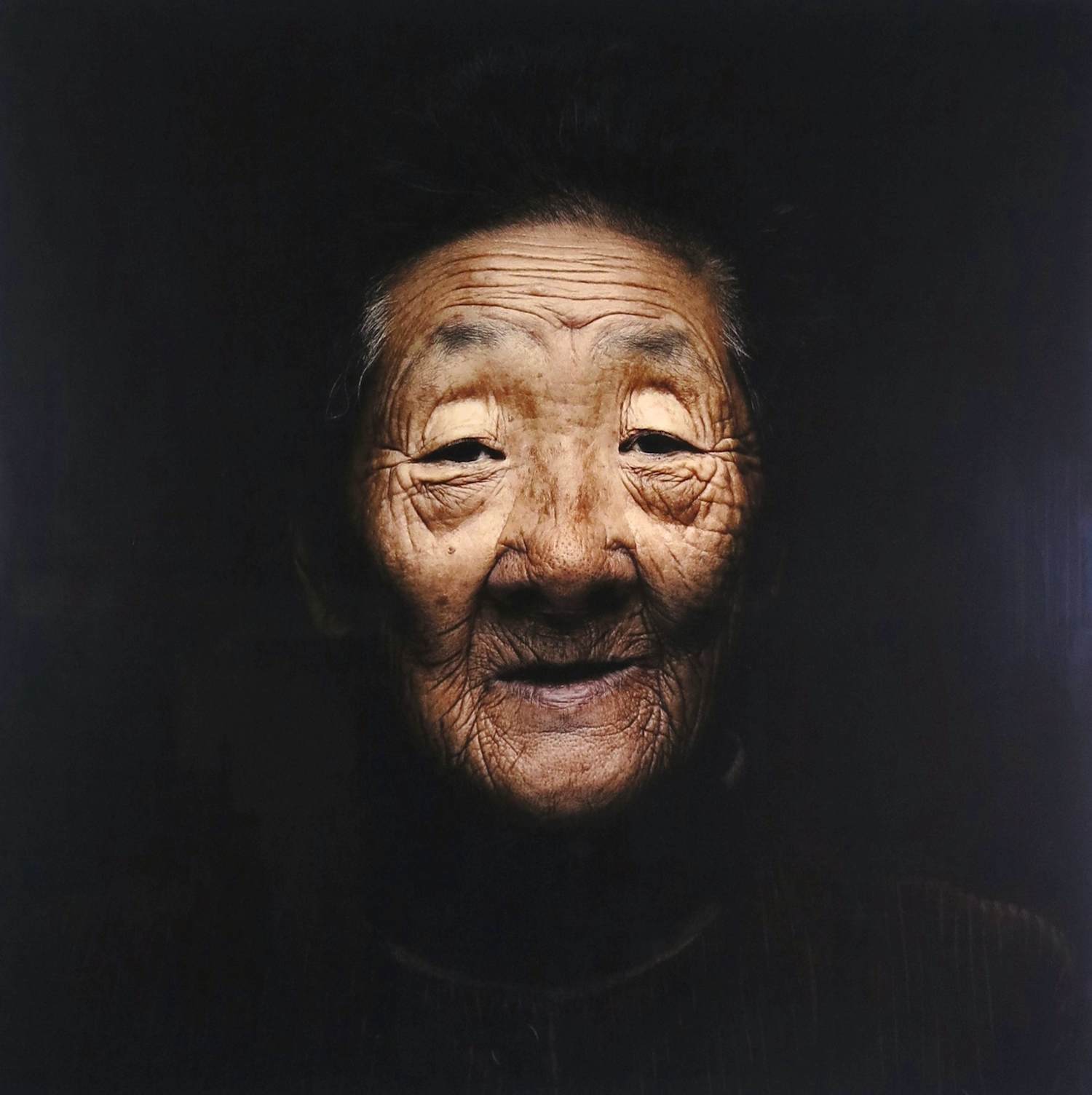 Denis Rouvre - C-print / dibond ( liquid gloss), Tsunami /Tomoko Ujiie uit de serie 'Low Tide' kopen? Bied vanaf 500!