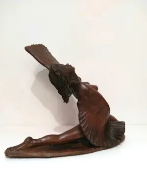 Niet of onleesbaar gesigneerd - Prachtige, grote sculptuur van vrouw met vleugels kopen? Bied vanaf 1!