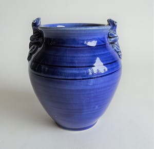 Marijke de Kler-Vermeulen - Kobalt blauwe kikker vaas kopen? Bied vanaf 20!