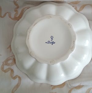 Porceleyne Fles - Prachtige "geplooide" , crème kleurige schaal in uitstekende conditie kopen? Bied vanaf 49!