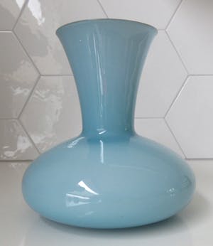 Empoli Glas - Lichtblauwe Opaline vaas kopen? Bied vanaf 25!
