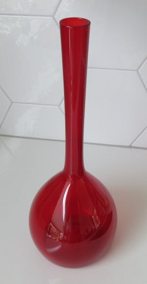 Glasfabriek Gullaskruf - Rode vintage "Bulbvase" - ontwerp Arthur Percy ca. 1960 kopen? Bied vanaf 28!