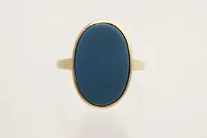 62 - 14 karaats geelgouden zegel ring gezet met ovalen blauwe steen kopen? Bied vanaf 265!