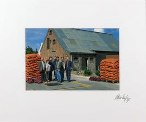 Paul Huf - Foto - Op de boerderij - Ingelijst kopen? Bied vanaf 25!