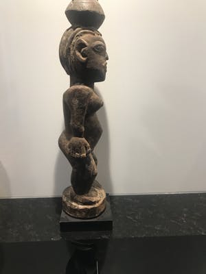Niet of onleesbaar gesigneerd - Lobi vrouwelijk figuur kopen? Bied vanaf 10!