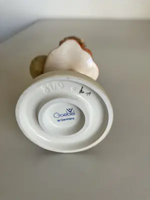 Porzellanfabrik W. Goebel - M.I. Hummel -Schoolmeisje 81 - TMK5 kopen? Bied vanaf 39!