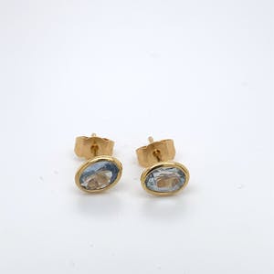 18kt gouden oorstekers+aquamarijn, 1,33 gr kopen? Bied vanaf 90!