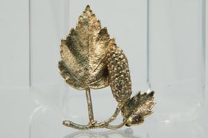 1228- Chique 1e geh. zilver en vergulde Broche/Speld "Herfstblad" gekeurd kopen? Bied vanaf 32!